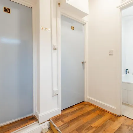 Upton Park Bedrooms 25 Min To Guest house London