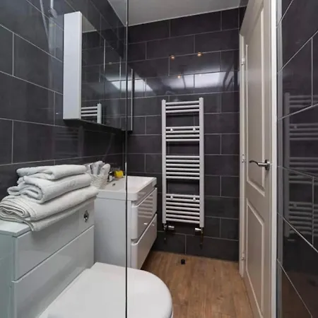 Beautiful 1bd On The King's Road Chelsea 아파트 런던