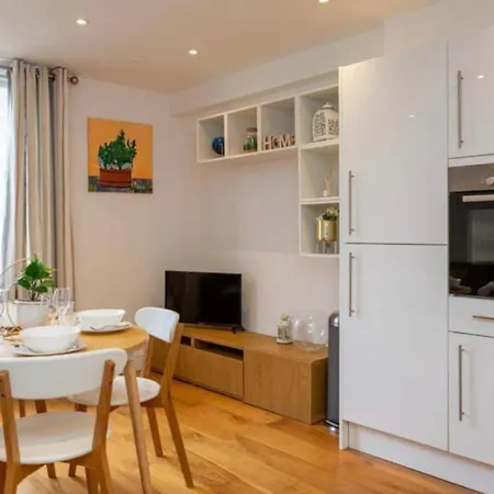 Beautiful 1bd On The King's Road Chelsea 아파트 런던