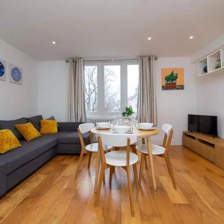 Beautiful 1bd On The King's Road Chelsea 아파트 런던