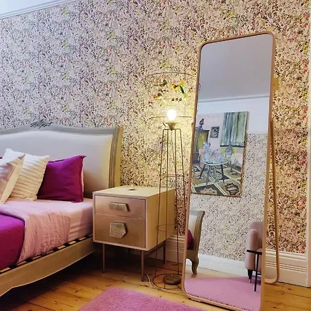 Apartment Luxury Artist In *