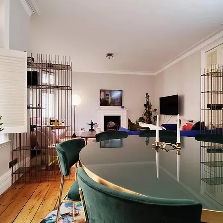 Apartment Luxury Artist In