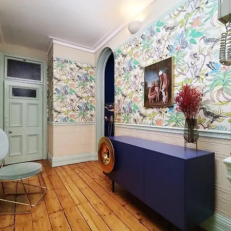 Luxury Artist In * London