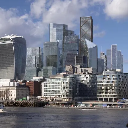 Luxury With 3 Bedrooms Apartment London