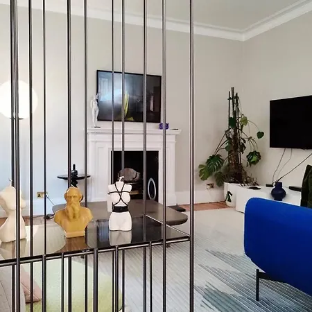 Apartment Luxury Artist In