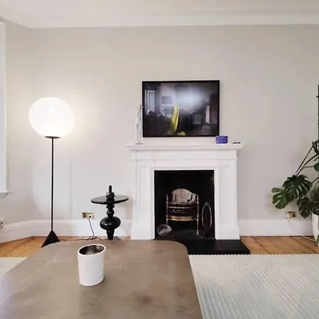 Luxury Artist In London