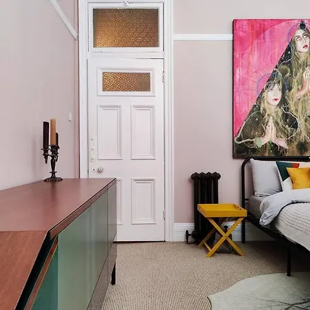 Luxury Artist In Apartment