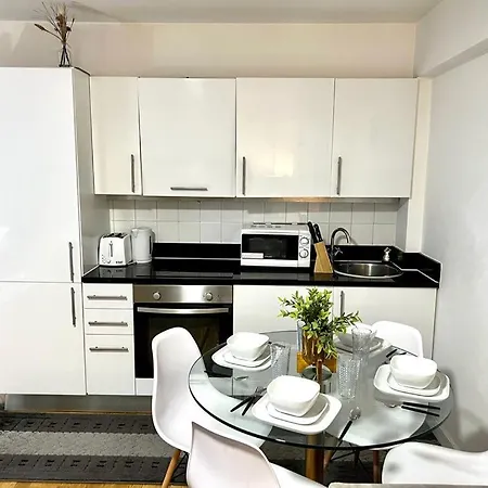 Park Lane Two Bedroom Flat Appartamento Londra