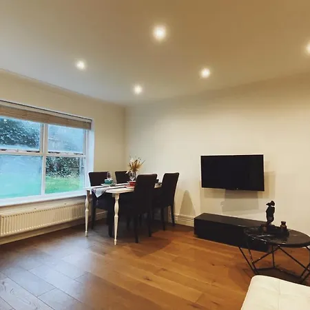 Apartment Brooklands Nw6 London