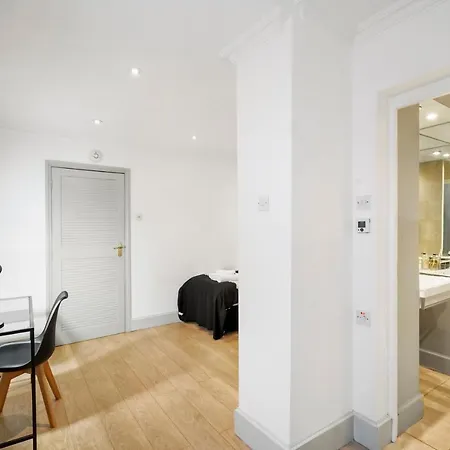 Apartment 2 Single Or 1 King Bed In Notting Hill, *