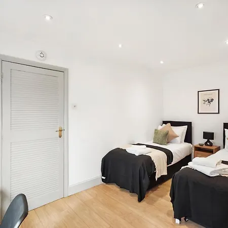 2 Single Or 1 King Bed In Notting Hill, * London