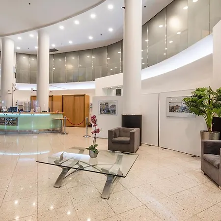 Apartment And Spacious 2 Bed