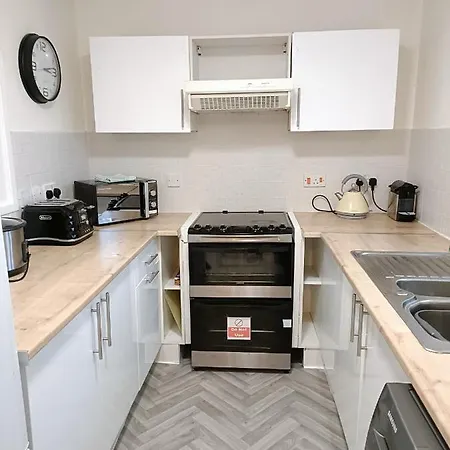 Holiday home 2 Bed Functional House Close To Manor Park Train Station
