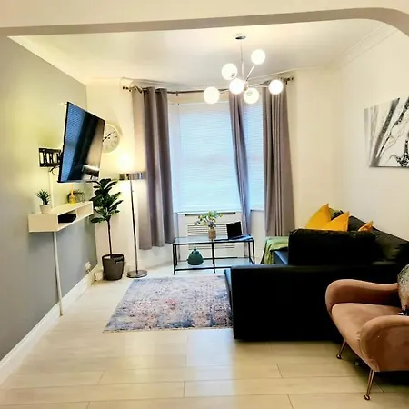 Holiday home Private House With Free Parking