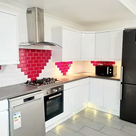 Holiday home Private House With Free Parking *