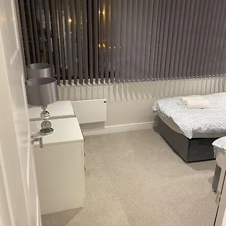 Whole In Town Centre Apartment