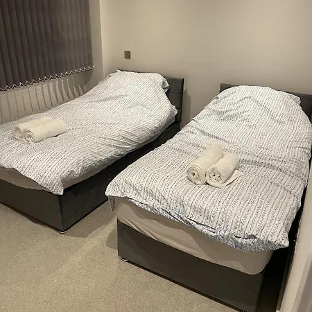 Whole In Town Centre Apartment *