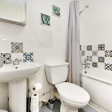 Lovely 2 -bedroom Unit In Greater Apartment London