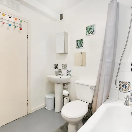 Apartment Lovely 2 -bedroom Unit In Greater