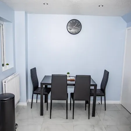 La Vida In Casa * Thamesmead (Greater London)