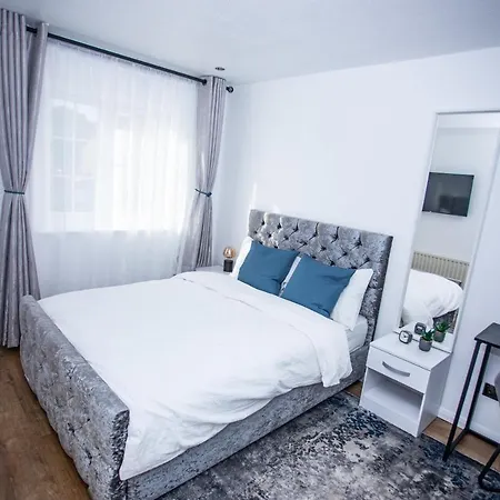 La Vida In Casa * Thamesmead (Greater London)
