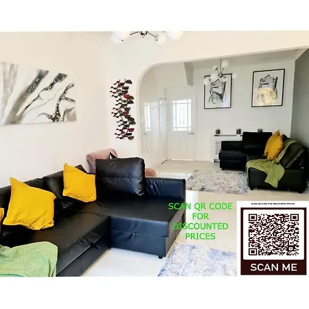 Private House With Free Parking Holiday home