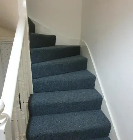 2 Bedroom Flat In Lewisham Sleep 8 Guest London