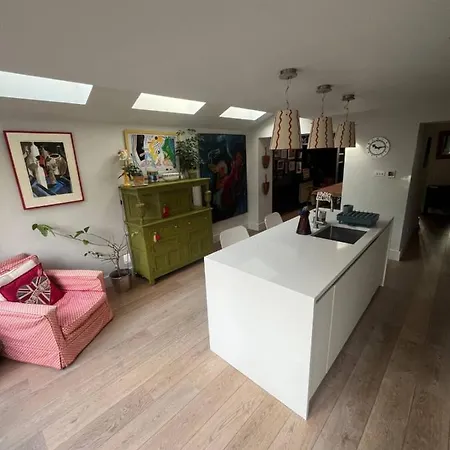 Stylish And Spacious 2 Bedroom House In Brixton Apartment London