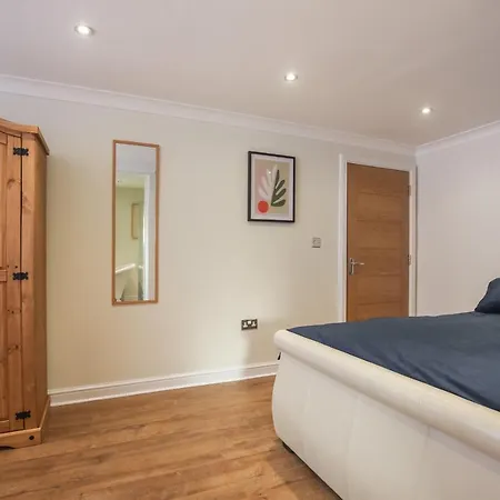 Riverside 2 Bedroom Kingston Flat