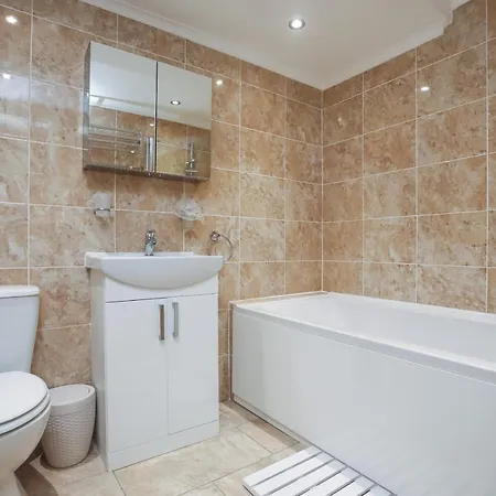 Riverside 2 Bedroom Kingston Flat * Kingston upon Thames (Greater London)