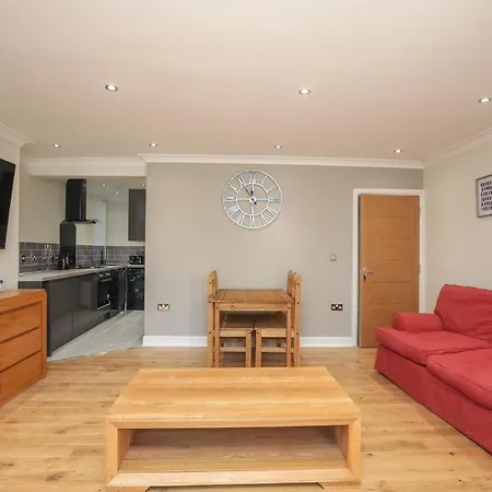 Riverside 2 Bedroom Kingston Flat