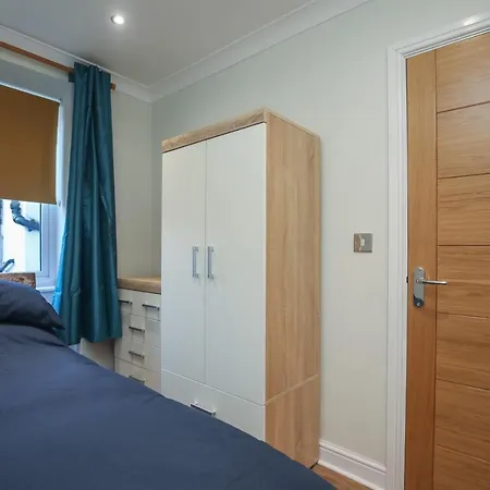 Riverside 2 Bedroom Kingston Flat Apartment *