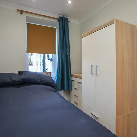 Riverside 2 Bedroom Kingston Flat * Kingston upon Thames (Greater London)