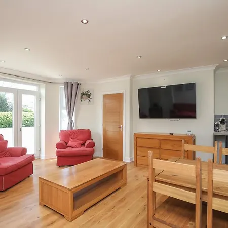 Riverside 2 Bedroom Kingston Flat * Kingston upon Thames (Greater London)