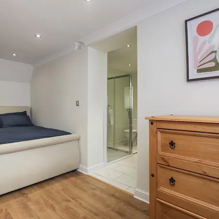 Riverside 2 Bedroom Kingston Flat Kingston upon Thames (Greater London)