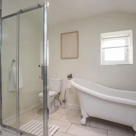 Riverside 2 Bedroom Kingston Flat Kingston upon Thames (Greater London)