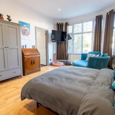 Apartment Spacious And Light Flat In Clapham London
