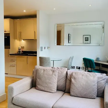 Studio Canary Wharf, *