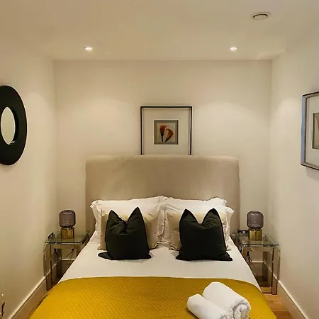 Apartment Studio Canary Wharf, London