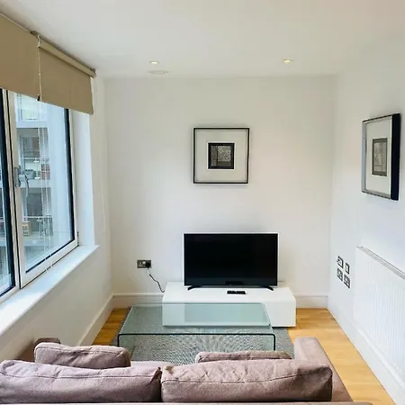Apartment Studio Canary Wharf, London
