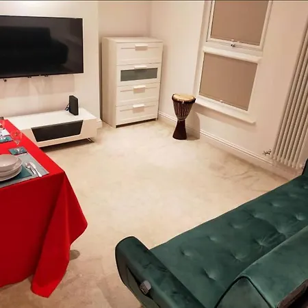 Fully-equipped Flat In The Of London