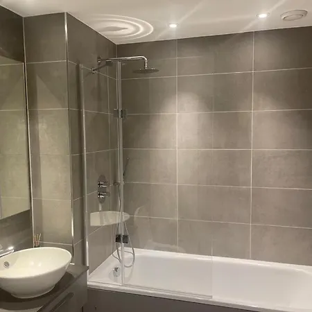 Luxury Double Bedroom In Gallions Reach Homestay Beckton