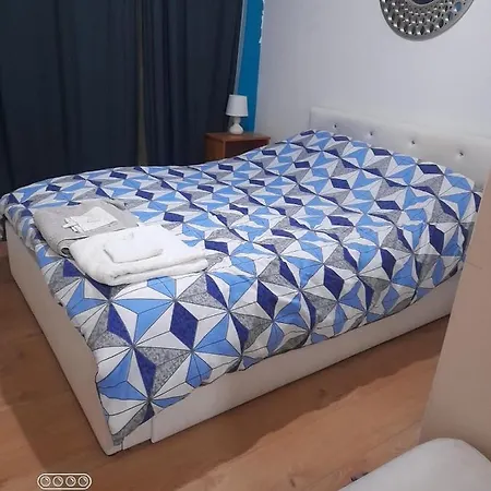 Beautiful 1 Bedroom Ground Floor With Shared Bathroom Apartment London
