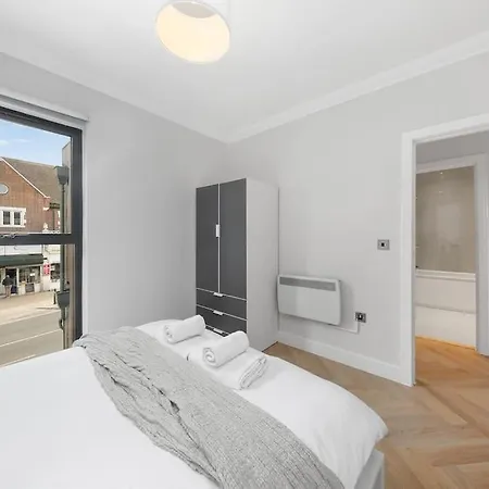Pleasing 2bed Flat 10min To Wimbledon Tennis Court * London