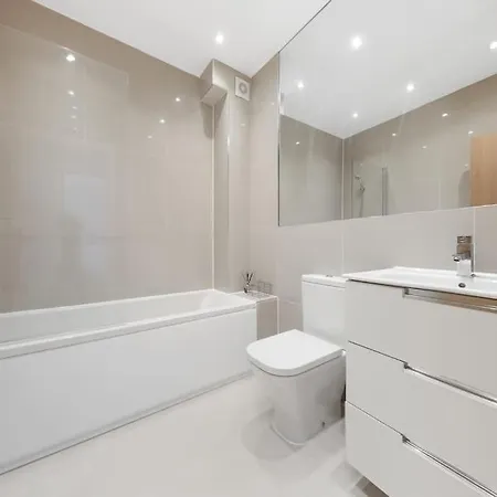 Pleasing 2bed Flat 10min To Wimbledon Tennis Court London