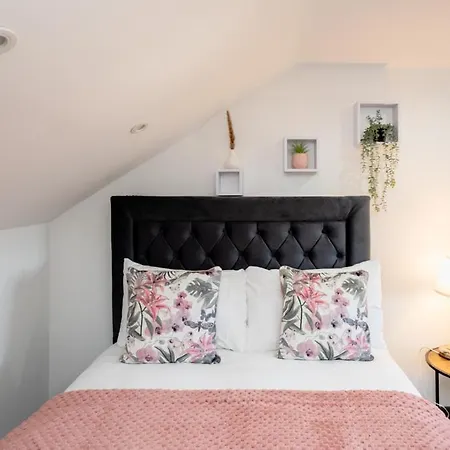 Twickenham Stays Guest house *