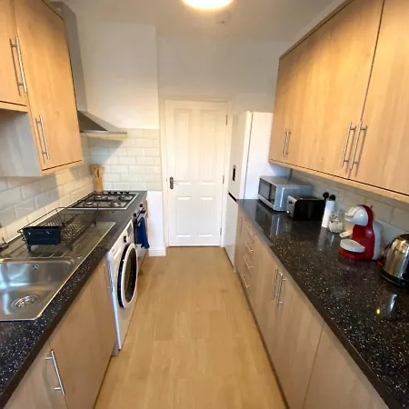 Apartment Spacious 1 Bedroom Flat In London