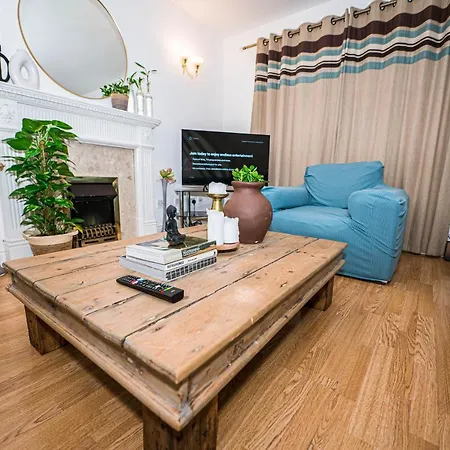 #gorgeous 3 Beds Home#7min To Subway, Free Parking Casa de Férias Thamesmead (Greater London)