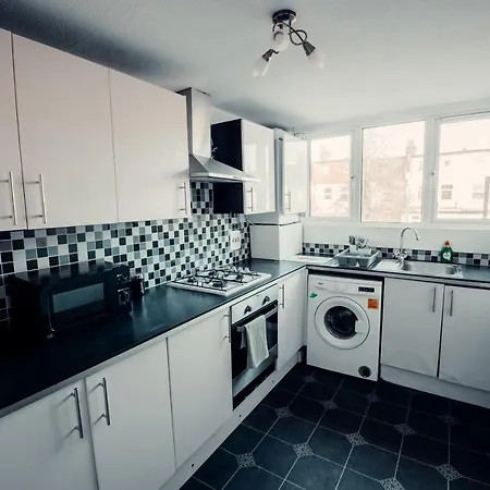 Comfy Home-wood Green Holiday home