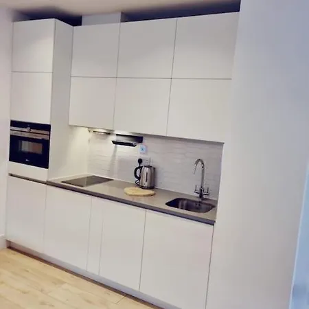 Lovely One Bedroom In Town *